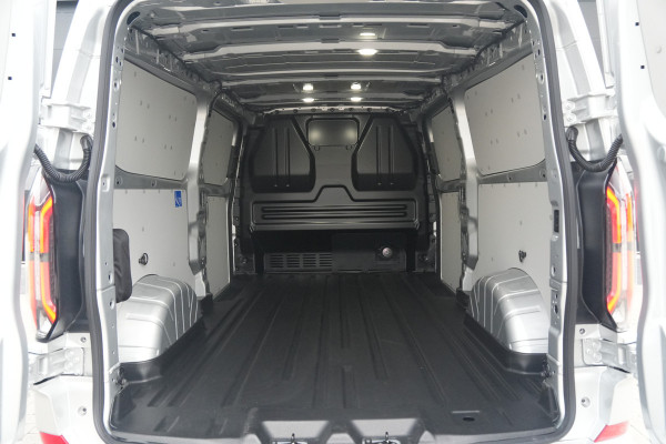 Ford E-Transit Custom 340 L2H1 Sport 71 kWh 218pk - 2x Schuifdeur - ACC - Elek Trekhaak - B&O - Navi - Stoel/Stuurverwarming - 360 Camera - Blindspot