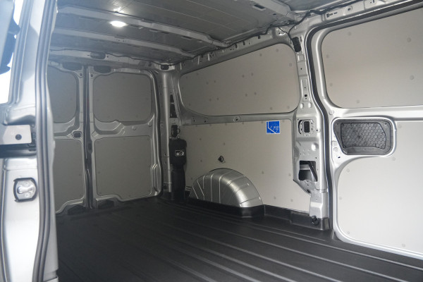 Ford E-Transit Custom 340 L2H1 Sport 71 kWh 218pk - 2x Schuifdeur - ACC - Elek Trekhaak - B&O - Navi - Stoel/Stuurverwarming - 360 Camera - Blindspot