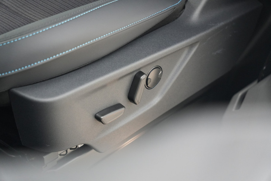 Ford E-Transit Custom 340 L2H1 Sport 71 kWh 218pk - 2x Schuifdeur - ACC - Elek Trekhaak - B&O - Navi - Stoel/Stuurverwarming - 360 Camera - Blindspot