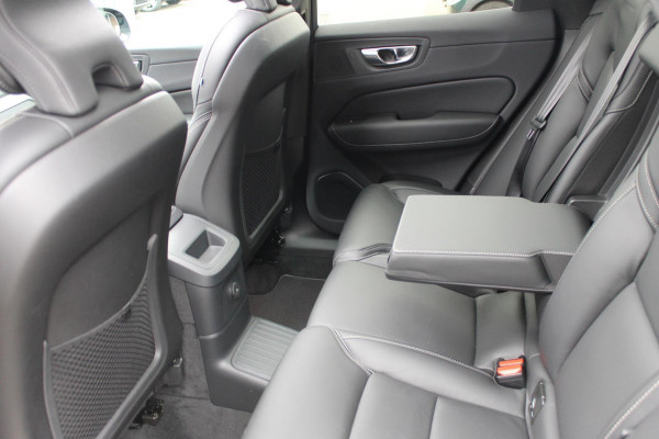 Volvo XC60 T6 Recharge AWD Long Range 350PK Dark Google Infotainment / Elektrisch schuif-kanteldak / 22" lichtmetalen velgen / Stoelventilatie-verwarming voor / Stuurwielverwarming