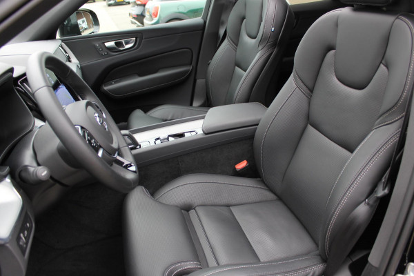 Volvo XC60 T6 Recharge AWD Long Range 350PK Dark Google Infotainment / Elektrisch schuif-kanteldak / 22" lichtmetalen velgen / Stoelventilatie-verwarming voor / Stuurwielverwarming