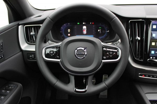 Volvo XC60 T6 Recharge AWD Long Range 350PK Dark Google Infotainment / Elektrisch schuif-kanteldak / 22" lichtmetalen velgen / Stoelventilatie-verwarming voor / Stuurwielverwarming