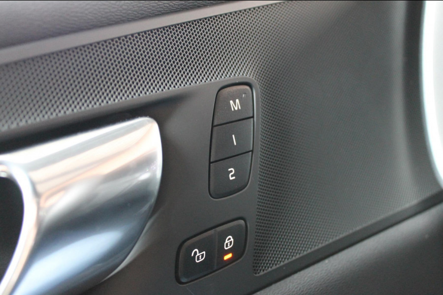 Volvo XC60 T6 Recharge AWD Long Range 350PK Dark Google Infotainment / Elektrisch schuif-kanteldak / 22" lichtmetalen velgen / Stoelventilatie-verwarming voor / Stuurwielverwarming