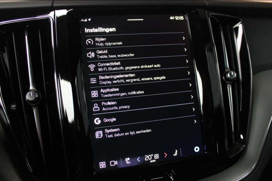 Volvo XC60 T6 Recharge AWD Long Range 350PK Dark Google Infotainment / Elektrisch schuif-kanteldak / 22" lichtmetalen velgen / Stoelventilatie-verwarming voor / Stuurwielverwarming