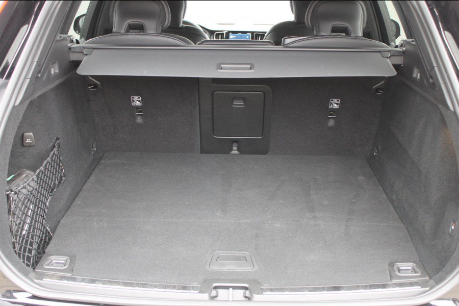 Volvo XC60 T6 Recharge AWD Long Range 350PK Dark Google Infotainment / Elektrisch schuif-kanteldak / 22" lichtmetalen velgen / Stoelventilatie-verwarming voor / Stuurwielverwarming