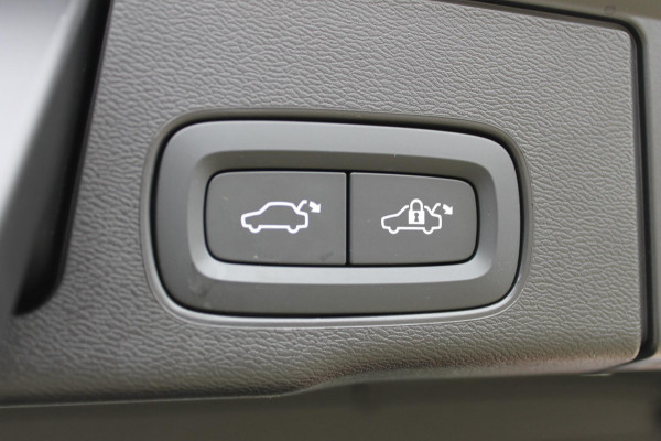 Volvo XC60 T6 Recharge AWD Long Range 350PK Dark Google Infotainment / Elektrisch schuif-kanteldak / 22" lichtmetalen velgen / Stoelventilatie-verwarming voor / Stuurwielverwarming