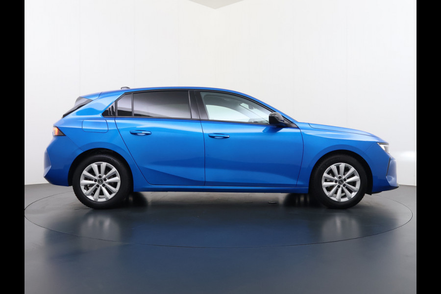Opel Astra 131PK 5Drs AGR-Comfort Stoel Adap.Cruise 360°Camera Stoel+Stuurverwarming Navi Ecc Apple Carplay/Android Auto Pdc Edition DAB Regen+Lichtsensor Lmv 16" Privacy Glas Led Isofix Keyless-go Origineel Nederlandse Auto