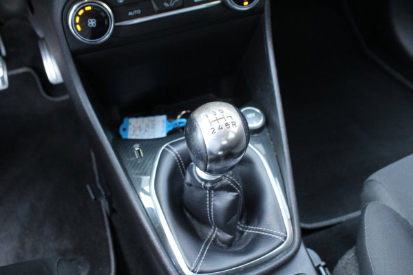 Ford Fiesta 1.0 EcoBoost 100pk ST-Line Tekhaak Clima Navi NL-Auto NAP
