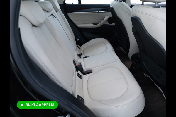 BMW X1 sDrive20i High Exec. X-Line | Afn. trekhaak | Panoramadak | Elec. verst stoel met geheugen | Camera | Elec. achterklep | Navigatie, Stoelverwarming, Headup, Climate control