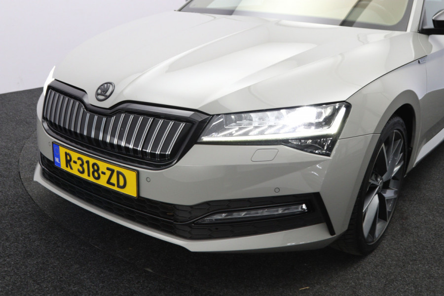 Škoda Superb Combi 1.4 TSI iV 218 PK Sportline Business PHEV, Kuipstoelen, Trekhaak, Memory, 4 x Stoelverwarming