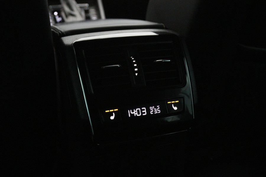 Škoda Superb Combi 1.4 TSI iV 218 PK Sportline Business PHEV, Kuipstoelen, Trekhaak, Memory, 4 x Stoelverwarming