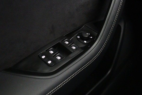 Škoda Superb Combi 1.4 TSI iV 218 PK Sportline Business PHEV, Kuipstoelen, Trekhaak, Memory, 4 x Stoelverwarming