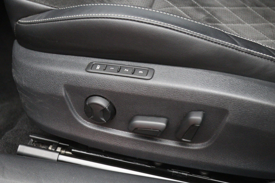 Škoda Superb Combi 1.4 TSI iV 218 PK Sportline Business PHEV, Kuipstoelen, Trekhaak, Memory, 4 x Stoelverwarming