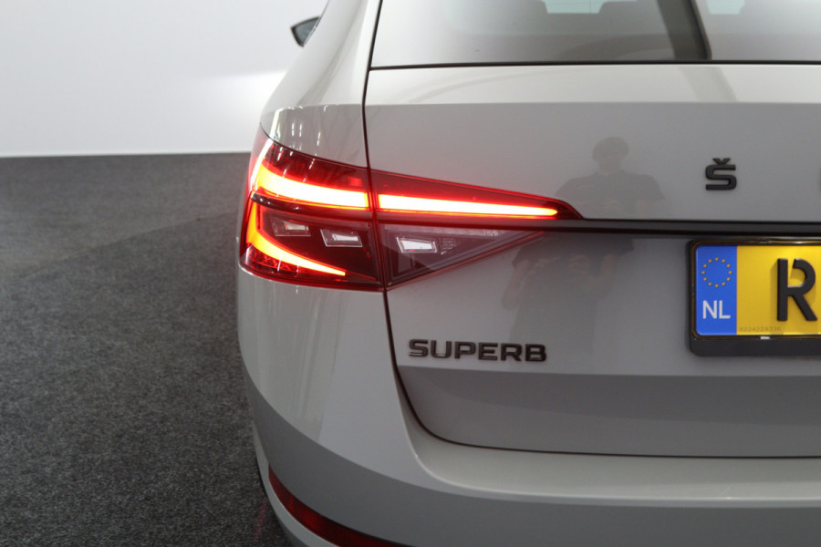 Škoda Superb Combi 1.4 TSI iV 218 PK Sportline Business PHEV, Kuipstoelen, Trekhaak, Memory, 4 x Stoelverwarming
