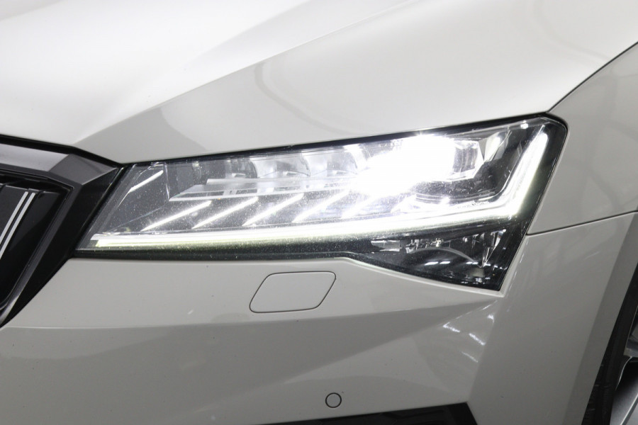 Škoda Superb Combi 1.4 TSI iV 218 PK Sportline Business PHEV, Kuipstoelen, Trekhaak, Memory, 4 x Stoelverwarming
