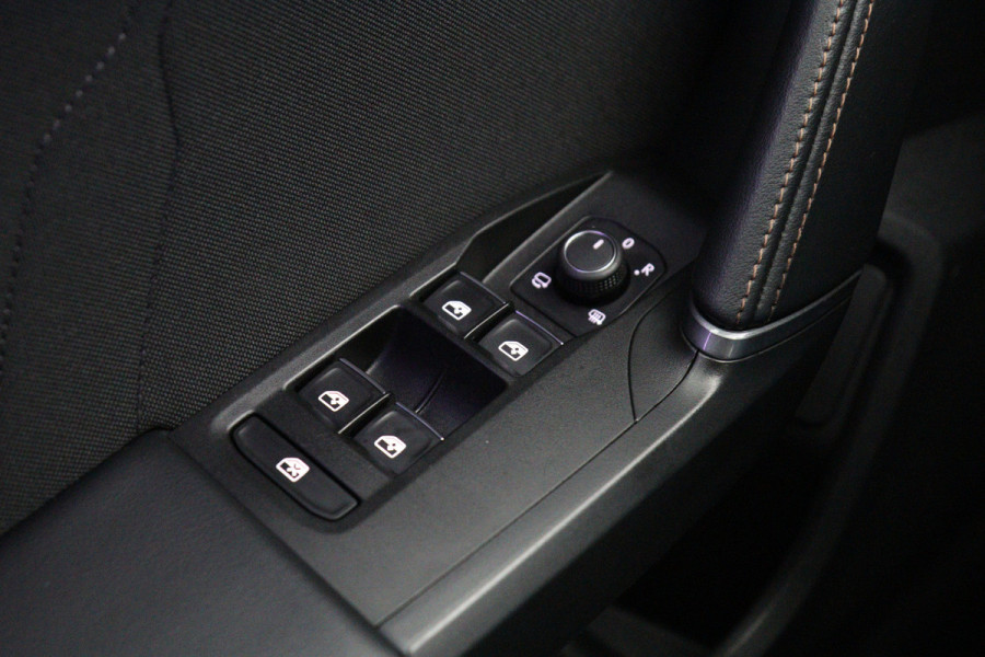 CUPRA Formentor 1.4 e-Hybrid 204 PK Adrenaline PHEV, Winterpakket, Adap. Cruise Control, Carplay, Camera