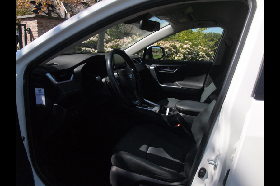Toyota RAV4 2.5 Hybrid AWD Active | Camera | Trekhaak 1650 trek gewicht | Apple Carplay | Navi | Cruise Control | NL-Auto |