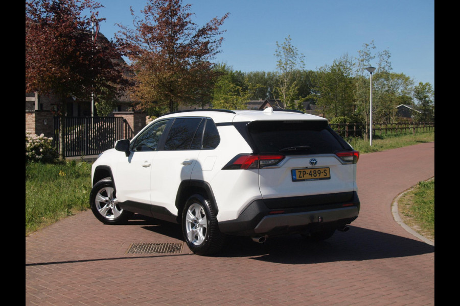 Toyota RAV4 2.5 Hybrid AWD Active | Camera | Trekhaak 1650 trek gewicht | Apple Carplay | Navi | Cruise Control | NL-Auto |