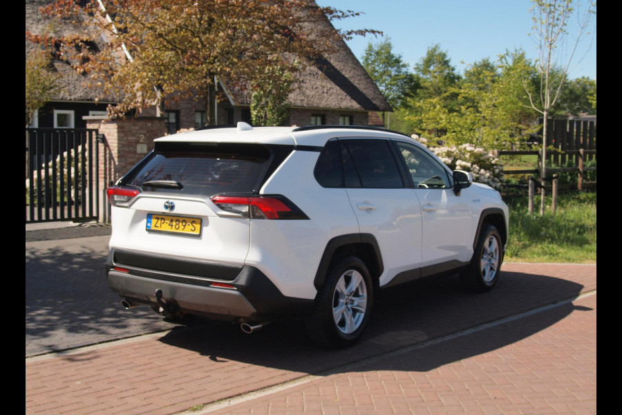Toyota RAV4 2.5 Hybrid AWD Active | Camera | Trekhaak 1650 trek gewicht | Apple Carplay | Navi | Cruise Control | NL-Auto |