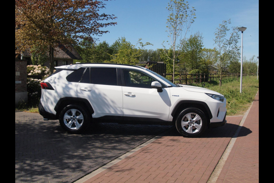 Toyota RAV4 2.5 Hybrid AWD Active | Camera | Trekhaak 1650 trek gewicht | Apple Carplay | Navi | Cruise Control | NL-Auto |