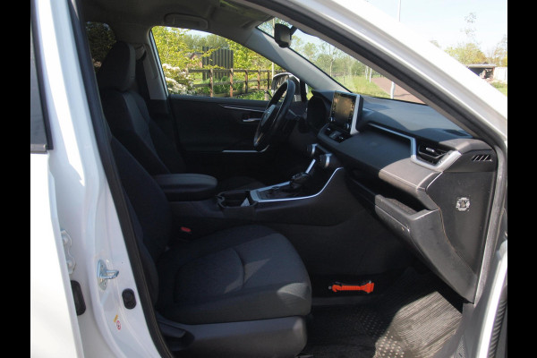 Toyota RAV4 2.5 Hybrid AWD Active | Camera | Trekhaak 1650 trek gewicht | Apple Carplay | Navi | Cruise Control | NL-Auto |
