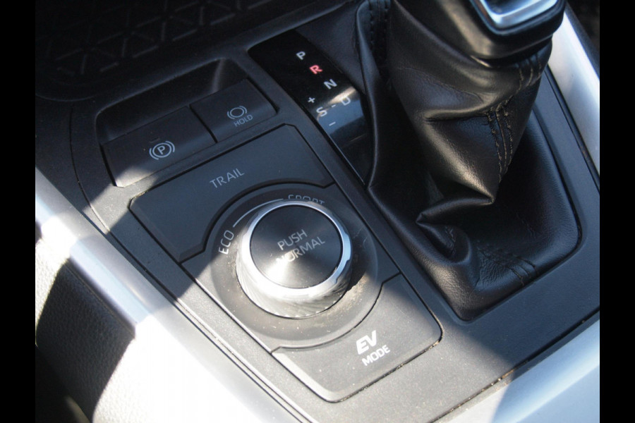 Toyota RAV4 2.5 Hybrid AWD Active | Camera | Trekhaak 1650 trek gewicht | Apple Carplay | Navi | Cruise Control | NL-Auto |
