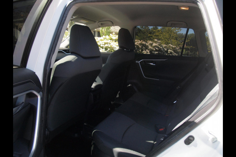 Toyota RAV4 2.5 Hybrid AWD Active | Camera | Trekhaak 1650 trek gewicht | Apple Carplay | Navi | Cruise Control | NL-Auto |
