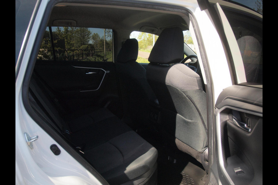 Toyota RAV4 2.5 Hybrid AWD Active | Camera | Trekhaak 1650 trek gewicht | Apple Carplay | Navi | Cruise Control | NL-Auto |