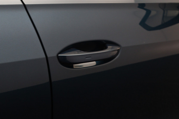Volkswagen Tayron 1.5 eHybrid 272 PK R-Line Edition PHEV, Panoramadak, Trekhaak, H/K Sound, Leder