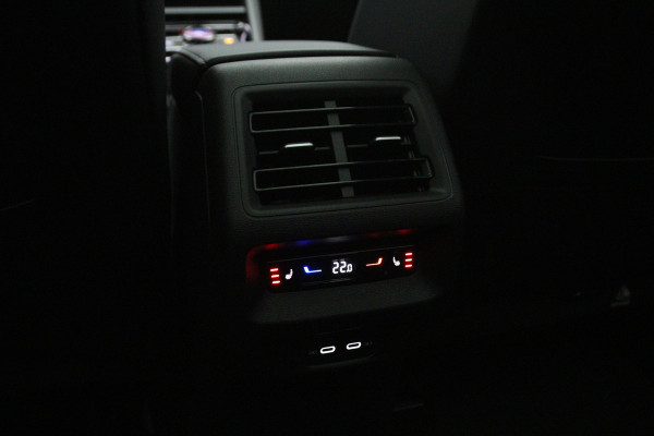 Volkswagen Tayron 1.5 eHybrid 272 PK R-Line Edition PHEV, Panoramadak, Trekhaak, H/K Sound, Leder
