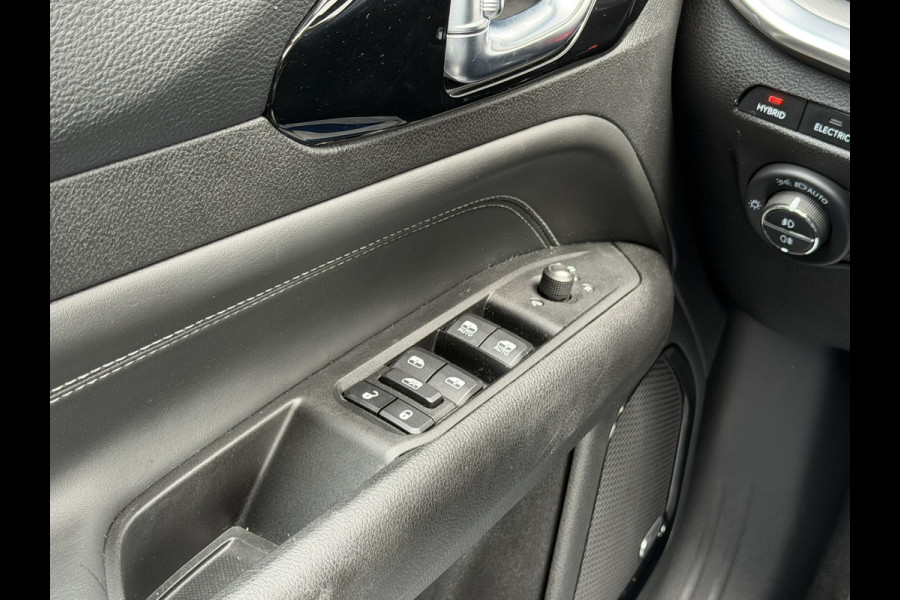 Jeep Compass 4xe 240 Plug-in Hybrid Electric S | Apple carplay | Stoelen electrisch verstelbaar | Winterpack | Leder