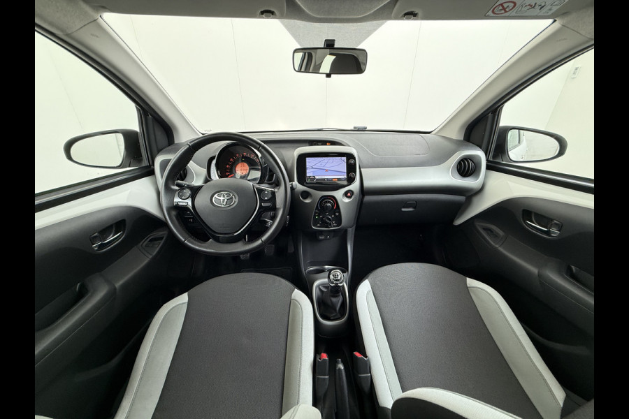 Toyota Aygo 1.0 VVT-i 70PK 5Drs Navi Camera Airco Cruise Control Bluetooth x-play Led Isofix Origineel Nederlandse Auto
