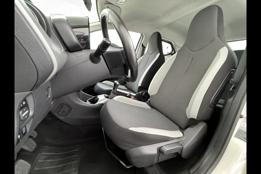 Toyota Aygo 1.0 VVT-i 70PK 5Drs Navi Camera Airco Cruise Control Bluetooth x-play Led Isofix Origineel Nederlandse Auto