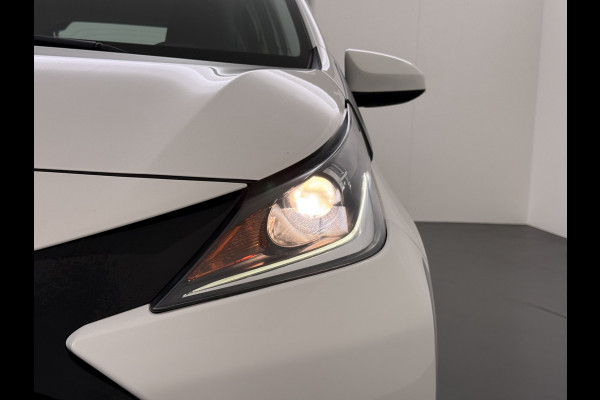 Toyota Aygo 1.0 VVT-i 70PK 5Drs Navi Camera Airco Cruise Control Bluetooth x-play Led Isofix Origineel Nederlandse Auto