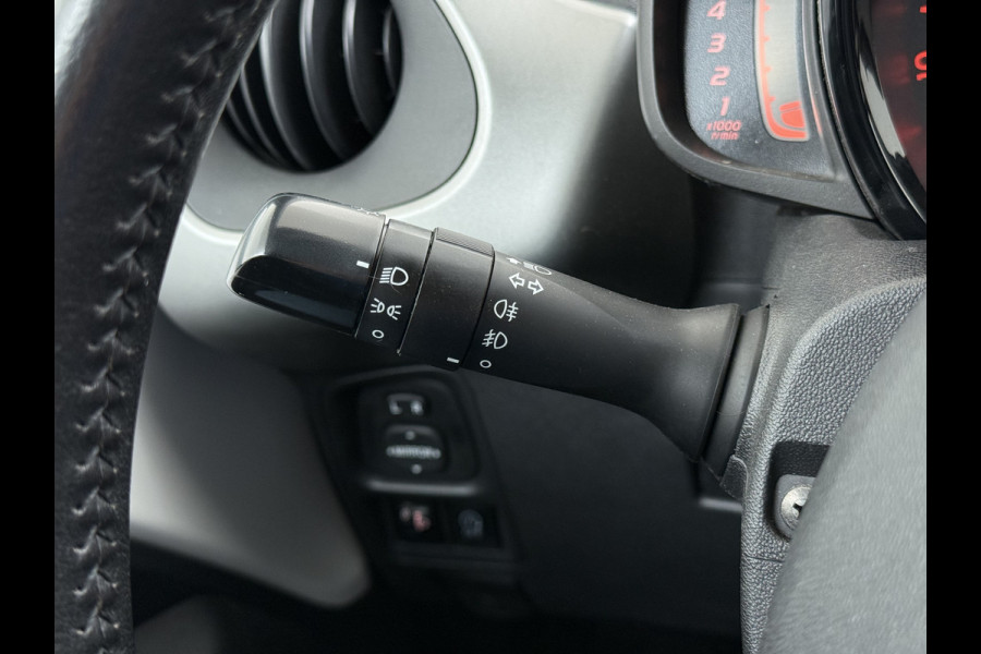 Toyota Aygo 1.0 VVT-i 70PK 5Drs Navi Camera Airco Cruise Control Bluetooth x-play Led Isofix Origineel Nederlandse Auto