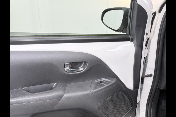 Toyota Aygo 1.0 VVT-i 70PK 5Drs Navi Camera Airco Cruise Control Bluetooth x-play Led Isofix Origineel Nederlandse Auto