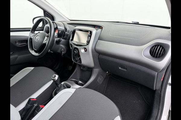 Toyota Aygo 1.0 VVT-i 70PK 5Drs Navi Camera Airco Cruise Control Bluetooth x-play Led Isofix Origineel Nederlandse Auto