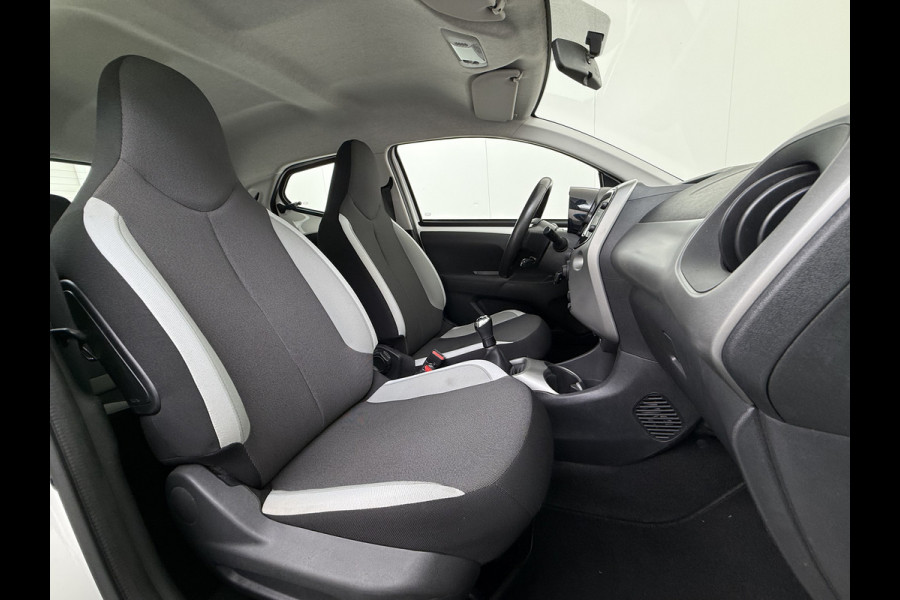 Toyota Aygo 1.0 VVT-i 70PK 5Drs Navi Camera Airco Cruise Control Bluetooth x-play Led Isofix Origineel Nederlandse Auto
