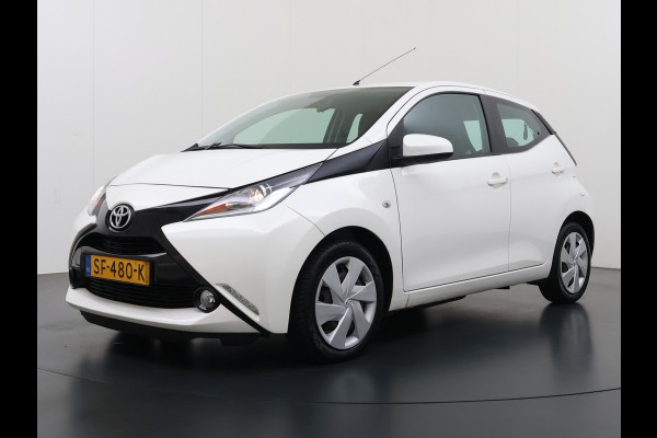 Toyota Aygo 1.0 VVT-i 70PK 5Drs Navi Camera Airco Cruise Control Bluetooth x-play Led Isofix Origineel Nederlandse Auto