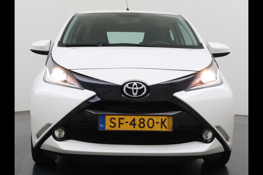 Toyota Aygo 1.0 VVT-i 70PK 5Drs Navi Camera Airco Cruise Control Bluetooth x-play Led Isofix Origineel Nederlandse Auto