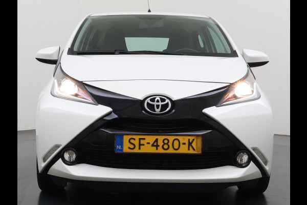 Toyota Aygo 1.0 VVT-i 70PK 5Drs Navi Camera Airco Cruise Control Bluetooth x-play Led Isofix Origineel Nederlandse Auto