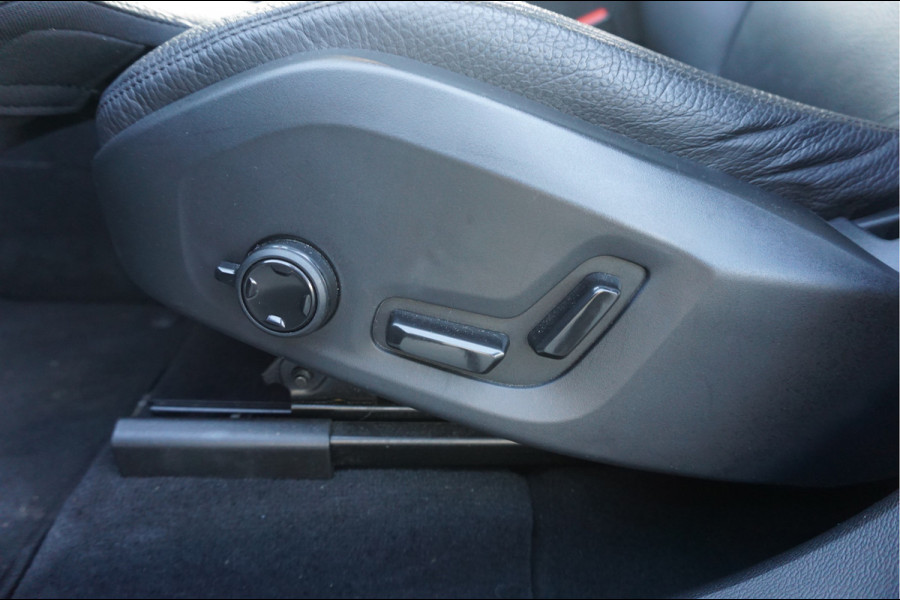 Volvo XC60 2.0 T6 Plug-in hybrid AWD Ultimate Dark Head-Up Long-Range 20"Velgen Schuifdak.