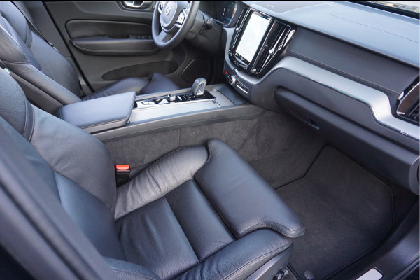 Volvo XC60 2.0 T6 Plug-in hybrid AWD Ultimate Dark Head-Up Long-Range 20"Velgen Schuifdak.
