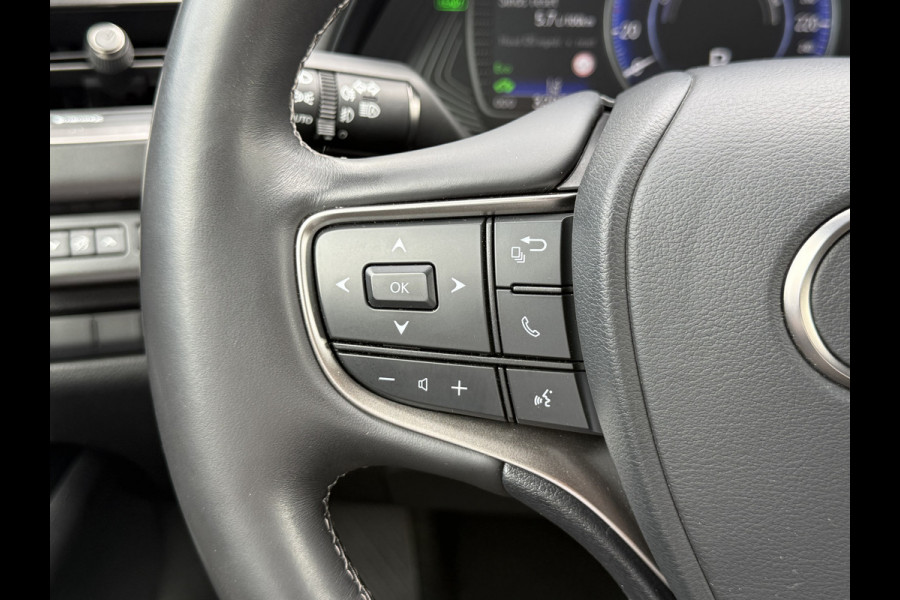 Lexus UX 250h Preference Line | ACC | CarPlay | Dodehoek | Keyless | 18 inch