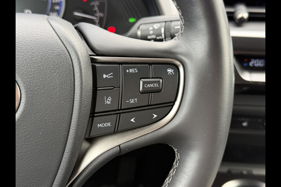 Lexus UX 250h Preference Line | ACC | CarPlay | Dodehoek | Keyless | 18 inch