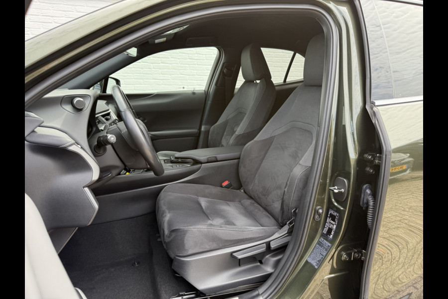 Lexus UX 250h Preference Line | ACC | CarPlay | Dodehoek | Keyless | 18 inch