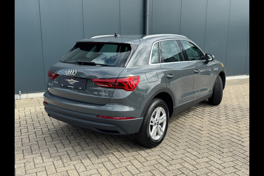 Audi Q3 45 TFSI e Basis * Camera * Cruise * Xenon/led * Clima * Navigatie *