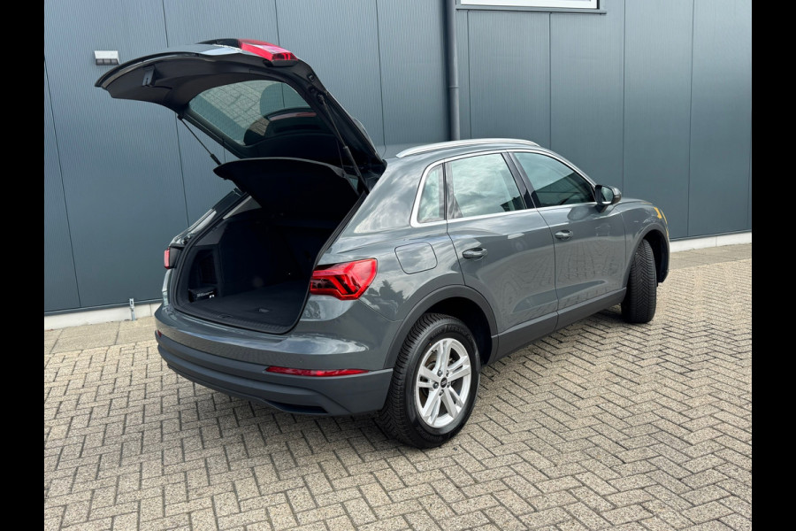 Audi Q3 45 TFSI e Basis * Camera * Cruise * Xenon/led * Clima * Navigatie *