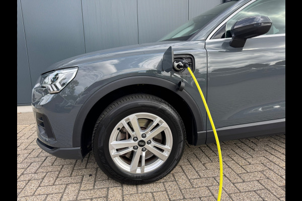 Audi Q3 45 TFSI e Basis * Camera * Cruise * Xenon/led * Clima * Navigatie *