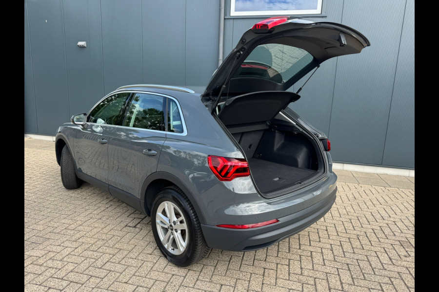 Audi Q3 45 TFSI e Basis * Camera * Cruise * Xenon/led * Clima * Navigatie *